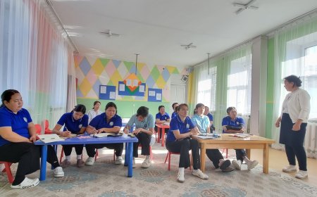 Эрхлэгч В.Отгонхүү, арга зүйч А.Даваасүрэн нар багшийн туслах нарт -Чадамжид суурилсан шинэчилсэн сургалтын хөтөлбөрийн нэмэлт мэдээлэл ????????- Жилийн ажлын төлөвлөгөөг байгууллагын зорилттой хэрхэн уялдуулан төлөвлөх тухай сургалт мэдээллийг хүргэж ажиллалаа. 2025.10.20